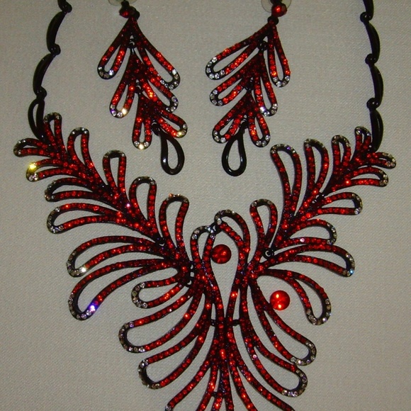 Rhinestone and Black Japanned Necklace and Earring - Picture 5 of 16
